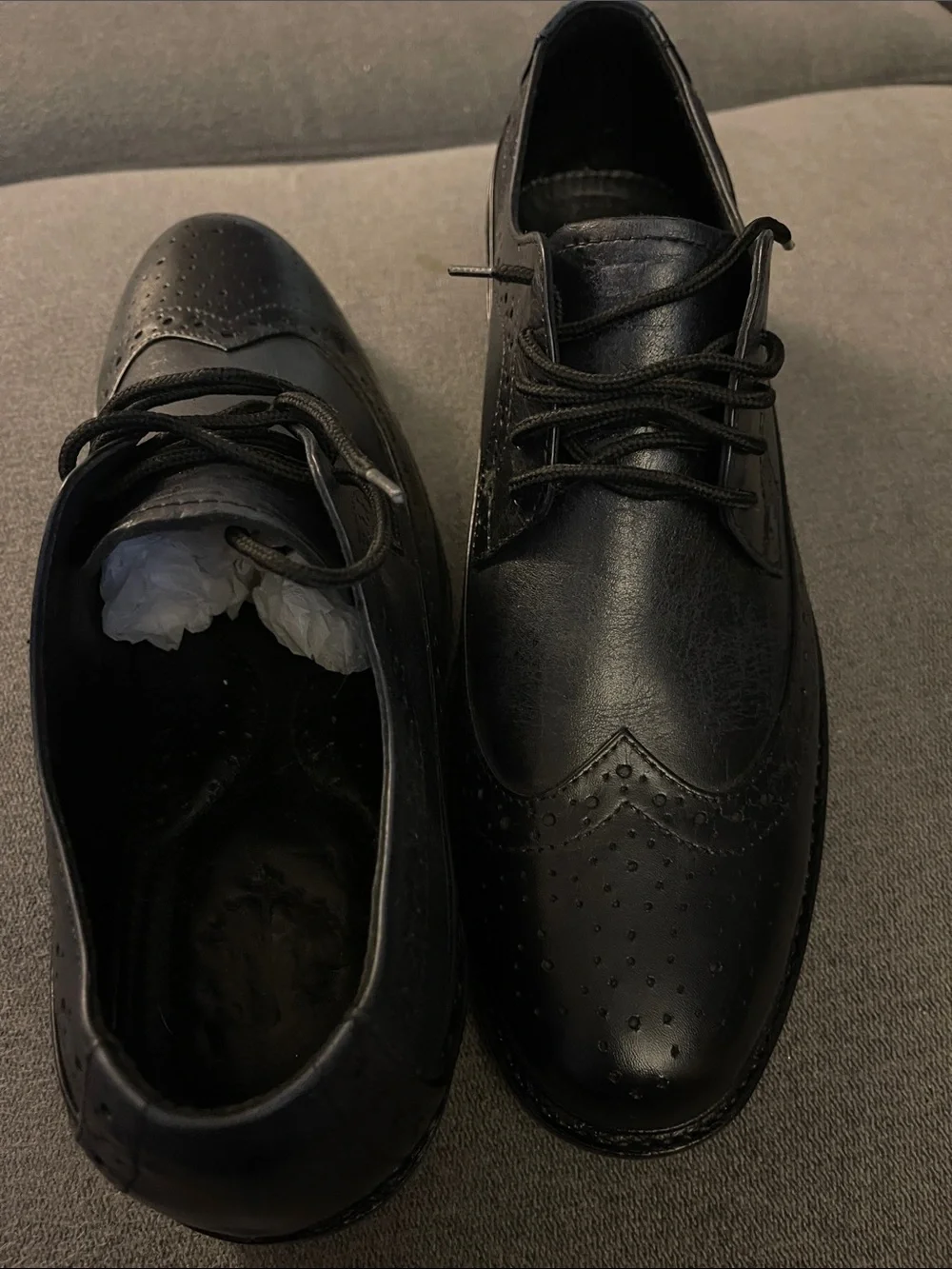 Classic Men's Brogue Lace-Up Dress Shoes in Black.